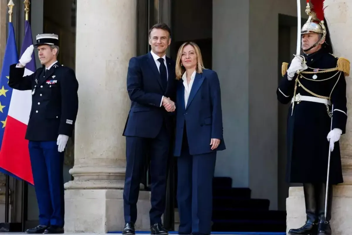 Meloni-Macron, il vertice del disgelo a Palazzo Chigi -  Emmanuel Macron e Giorgia Meloni © Ansa/Afp