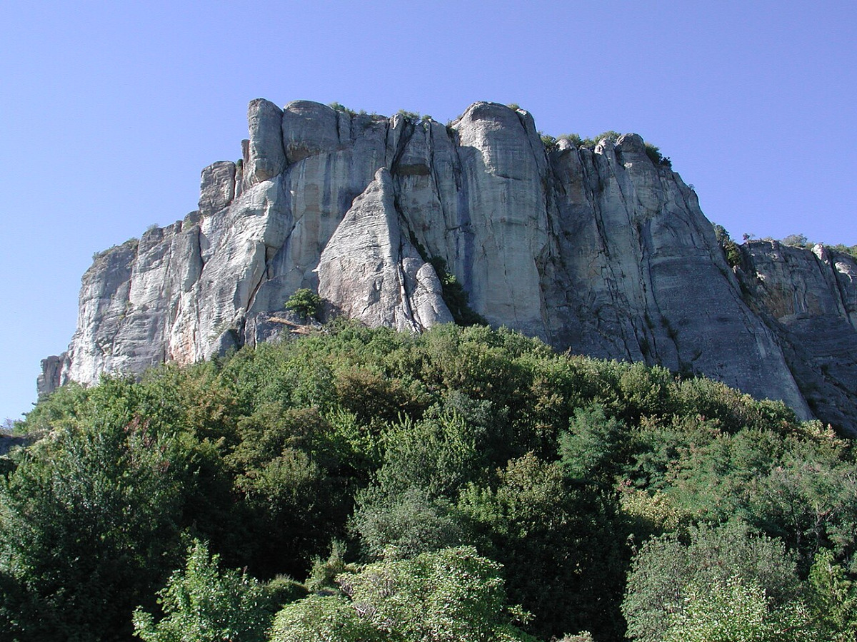 La Pietra di Bismantova: tra misteri millenari e leggende oscure | Il segreto che ha stregato l'Emilia-Romagna e ispirato Dante - Foto: Paolo da Reggio/Wikipedia