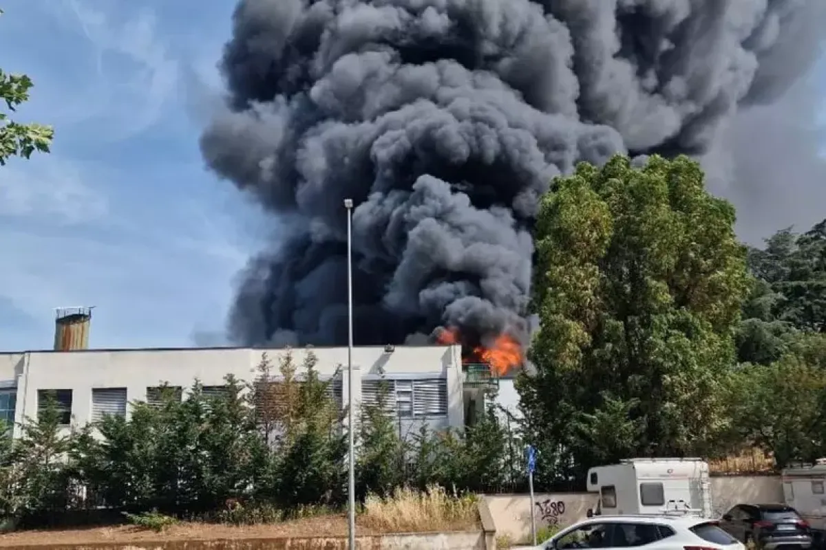 Incendio all'università della Tuscia, evacuata l'area - © Ansa