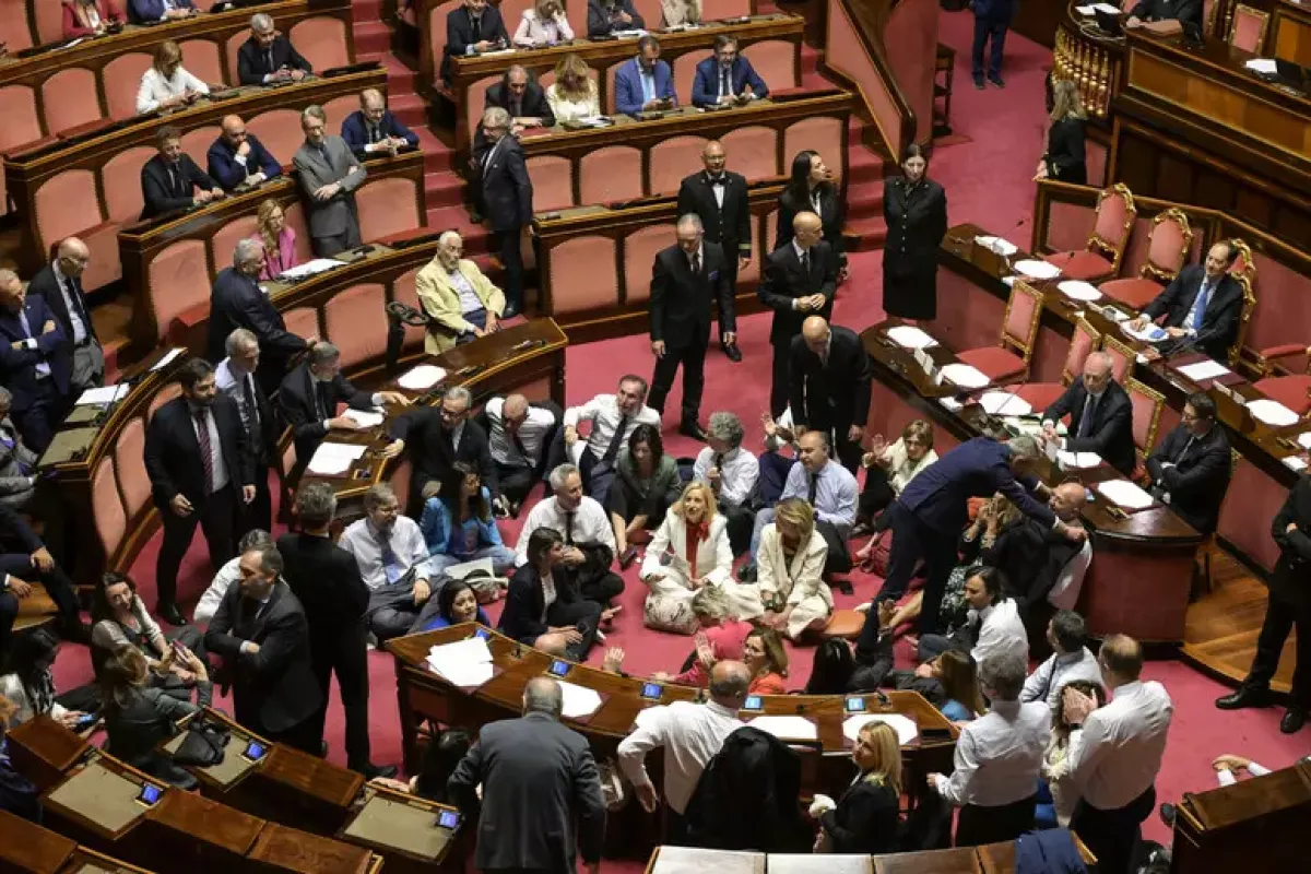 Decreto Sicurezza approvato con la fiducia: è legge tra le proteste - © Ansa