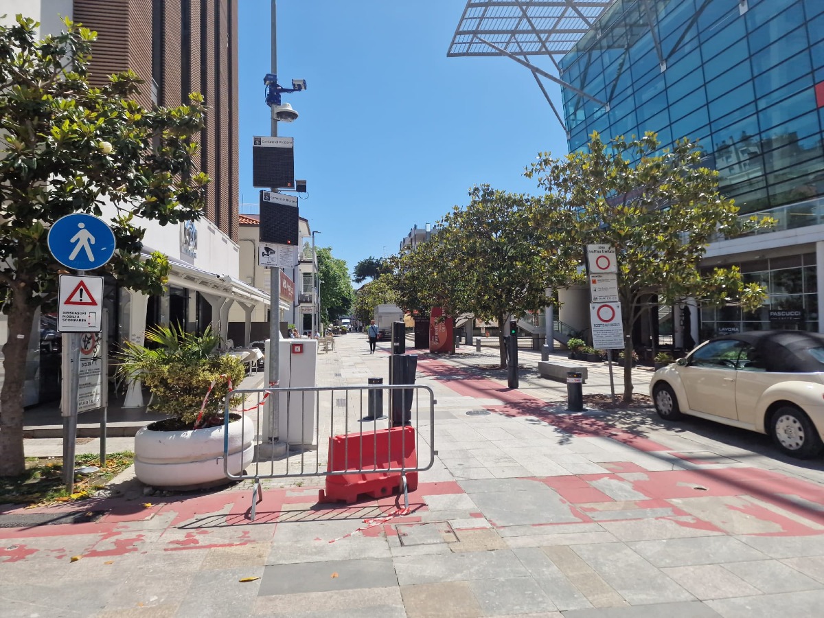 Riccione, la zona mare diventa "blindata" e pedonale: ecco i Pilomat