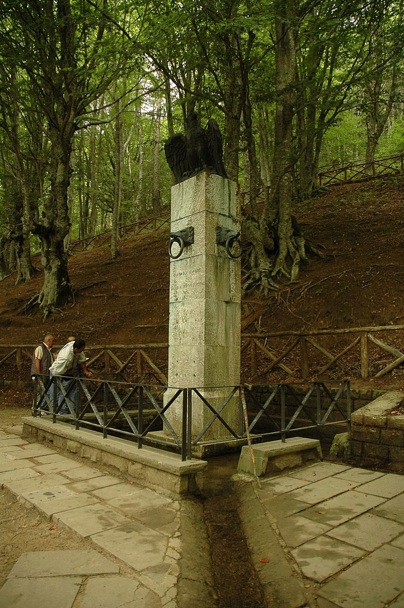 Il monte strategico che ha cambiato la storia | Come Mussolini grazie ad esso manipolò il confine tra Romagna e Toscana - Foto: Lahiri Cappello/Wikipedia