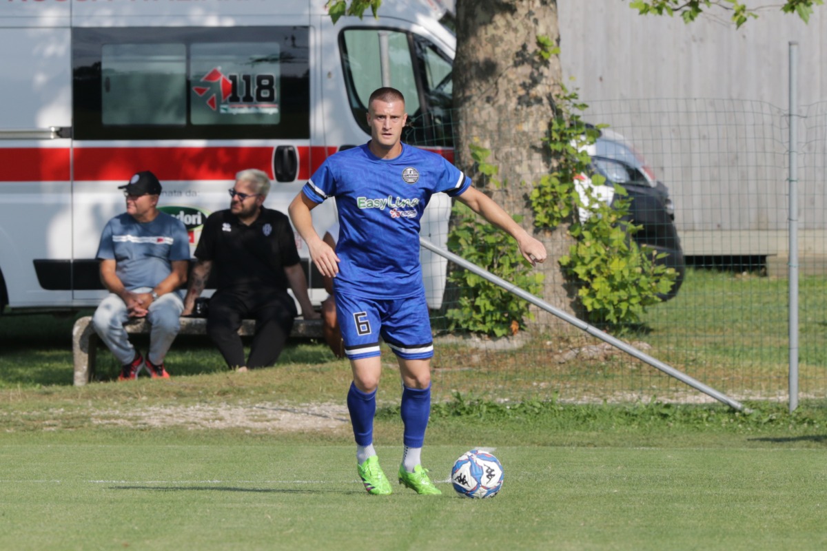Calcio Eccellenza, Lo Russo: 'Sampierana, il progetto mi piace: sono rimasto con convinzione' - Pasquale Lo Russo in azione