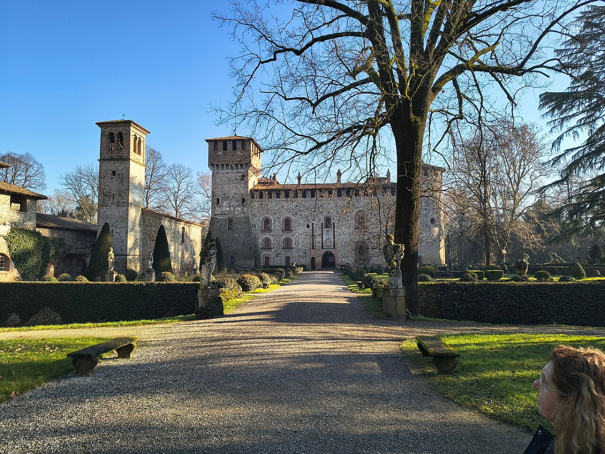 Sta attirando visitatori da ogni dove | Il Castello emiliano tra leggende e arte neomedievale - Foto: Mannivu/Wikipedia