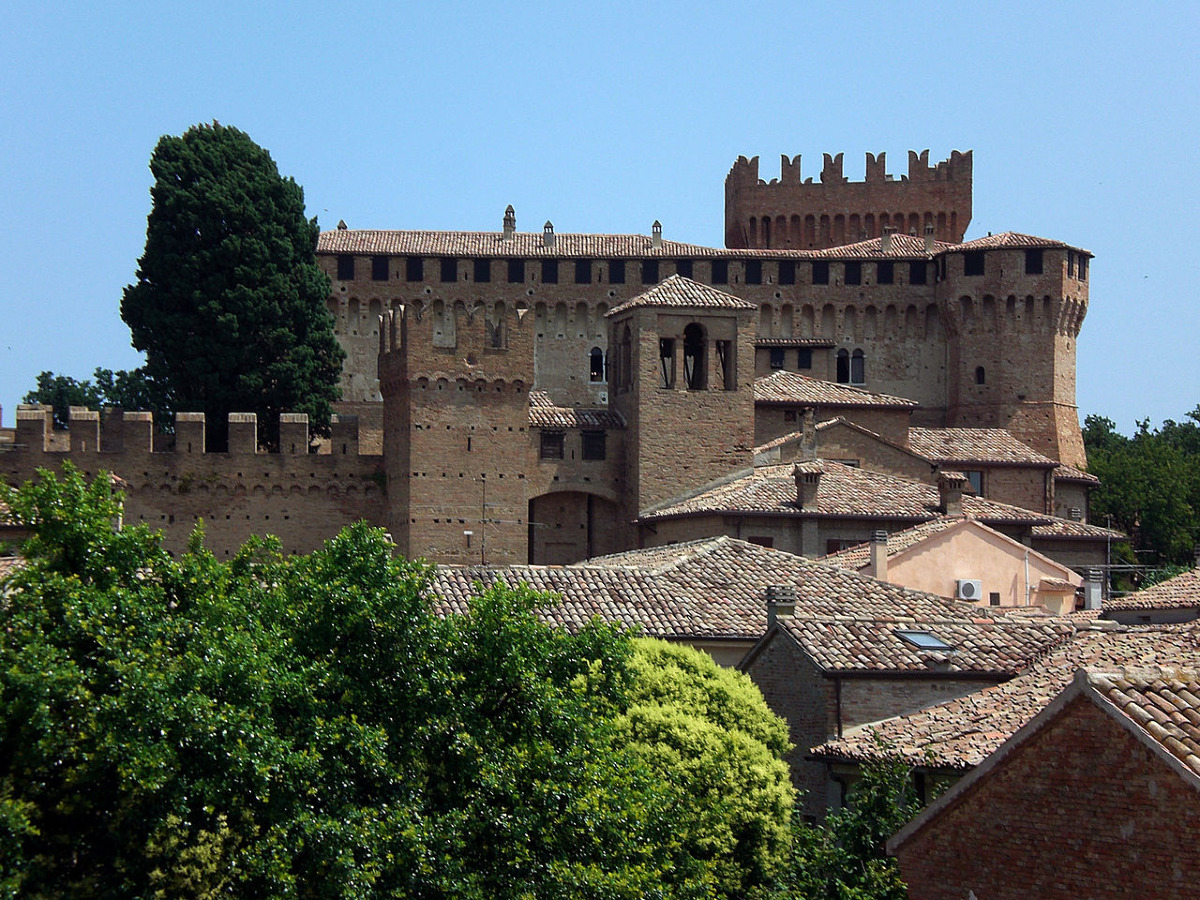 Nessuno conosceva questa parte della storia | Il Castello di Gradara e la verità dietro la leggenda di Paolo e Francesca - Foto: Enrico90p/Wikipedia