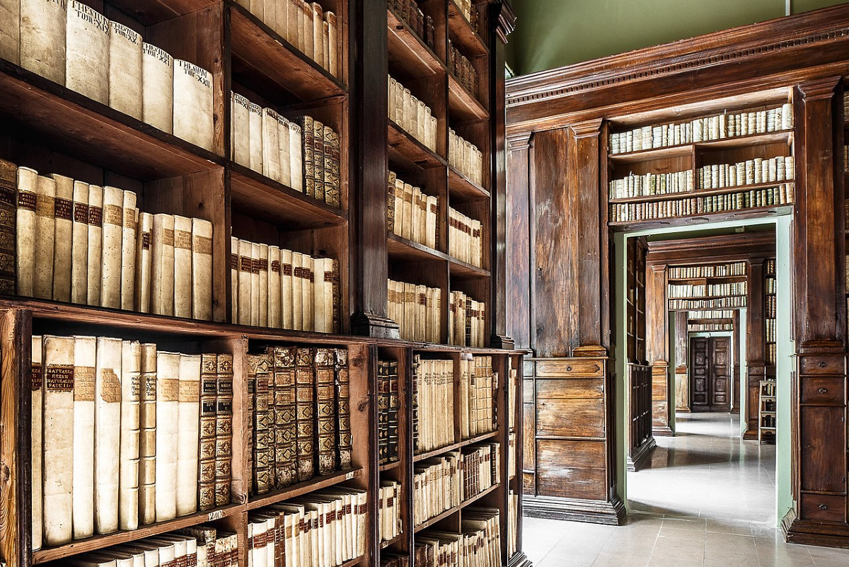 Un tesoro che non tutti conoscono | La Biblioteca Gambalunga e ciò che nasconde dietro le sue mura antiche - Foto: Ivan Ciappelloni/Wikipedia