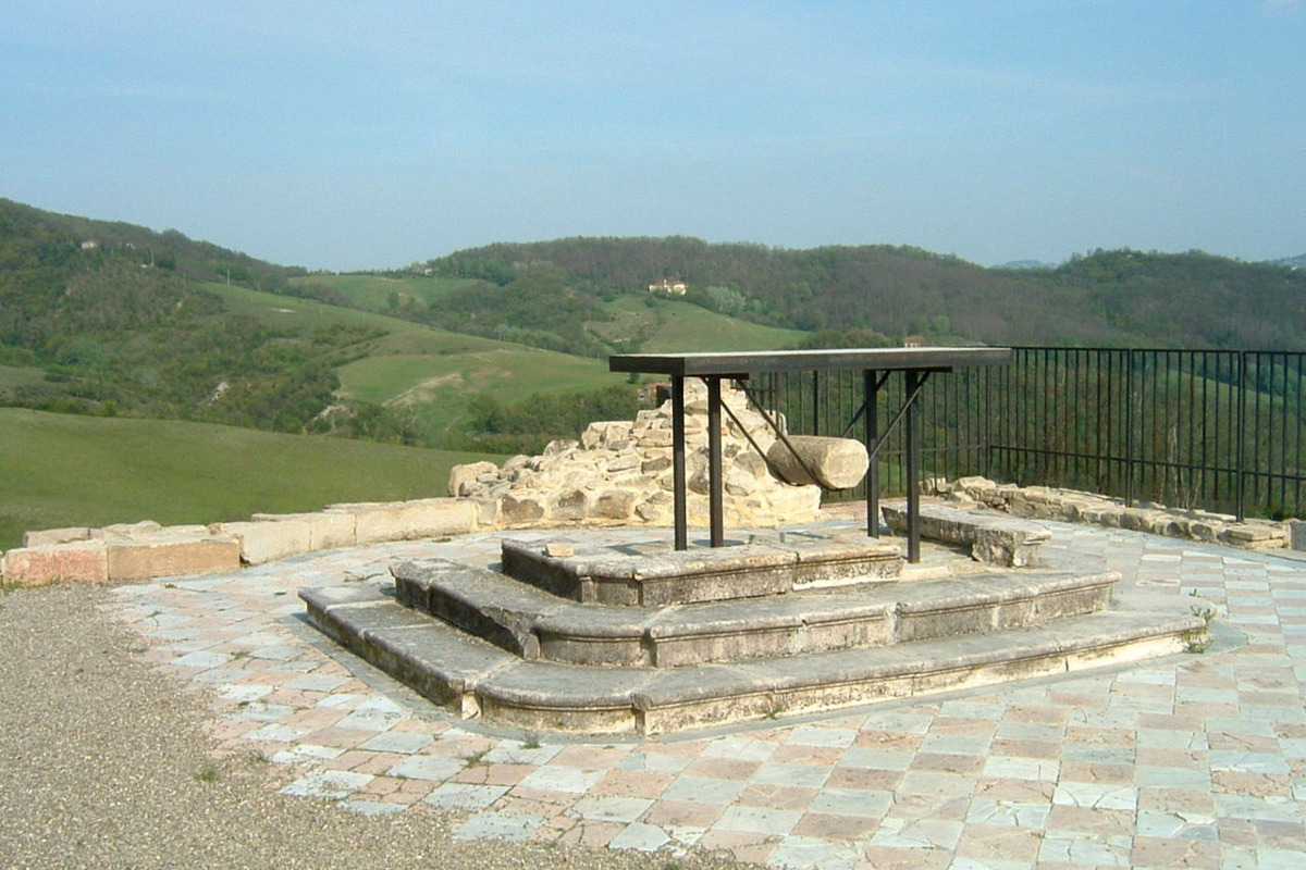 Un parco nascosto nell'Emilia-Romagna | Dove la storia e la natura si intrecciano tra leggende e misteri - Foto: NicFer/Wikipedia