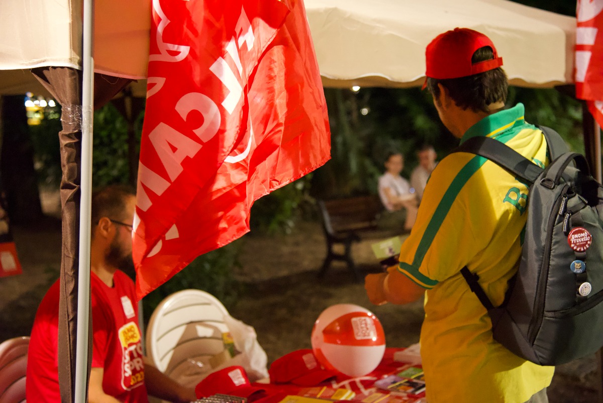 Cgil, crescono turismo e presenze in Emilia-Romagna, ma il lavoro nel settore resta fragile e sottopagato -