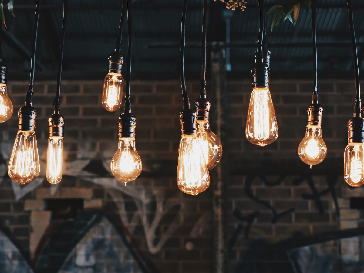 Illuminazione domestica: come scegliere lampadine ed evitare sprechi in bolletta -