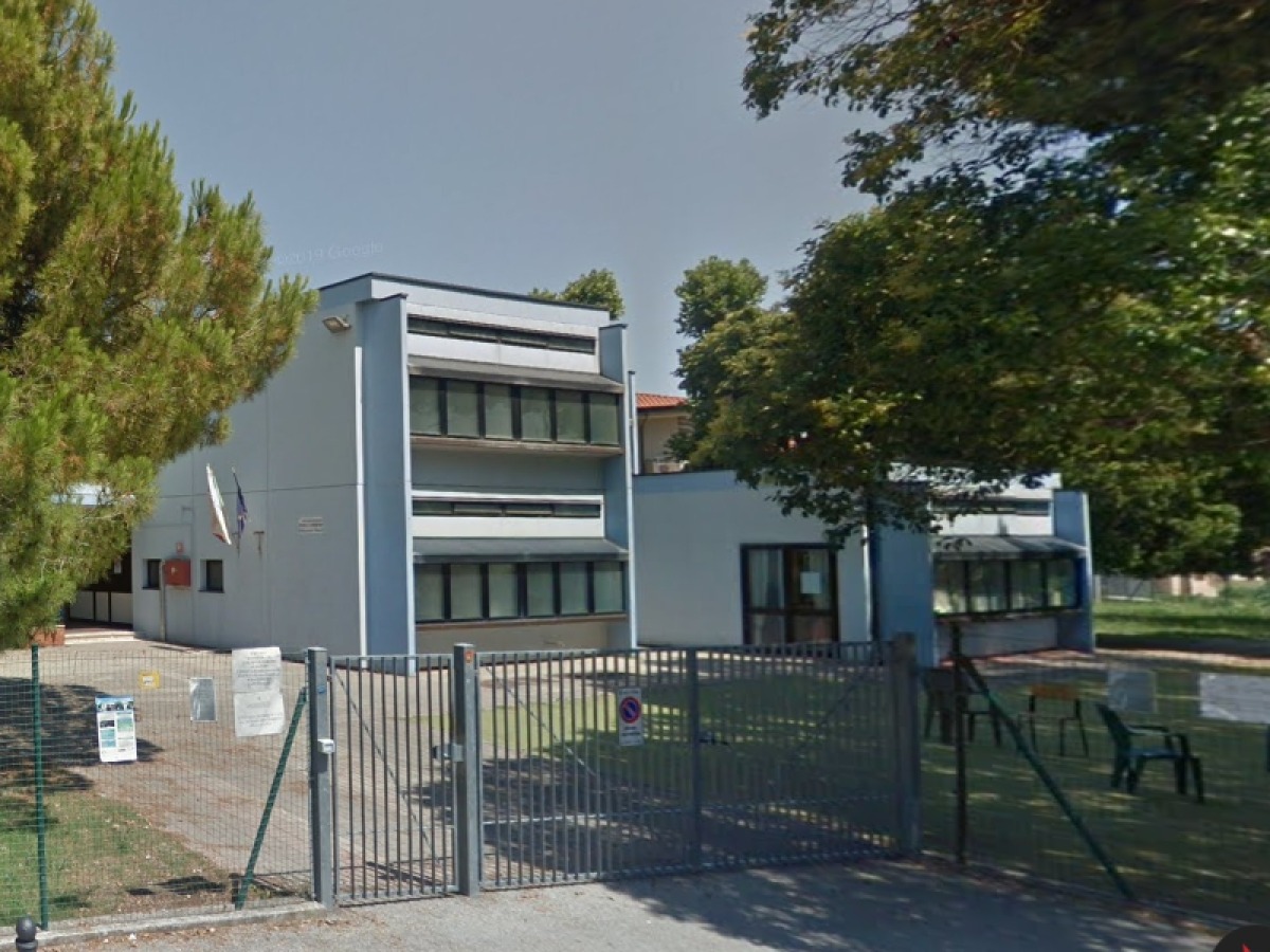 Manto degradato, la scuola Boschetti Alberti si rifà il look: al via i lavori da luglio - Scuola Boschetti Alberti di Rimini