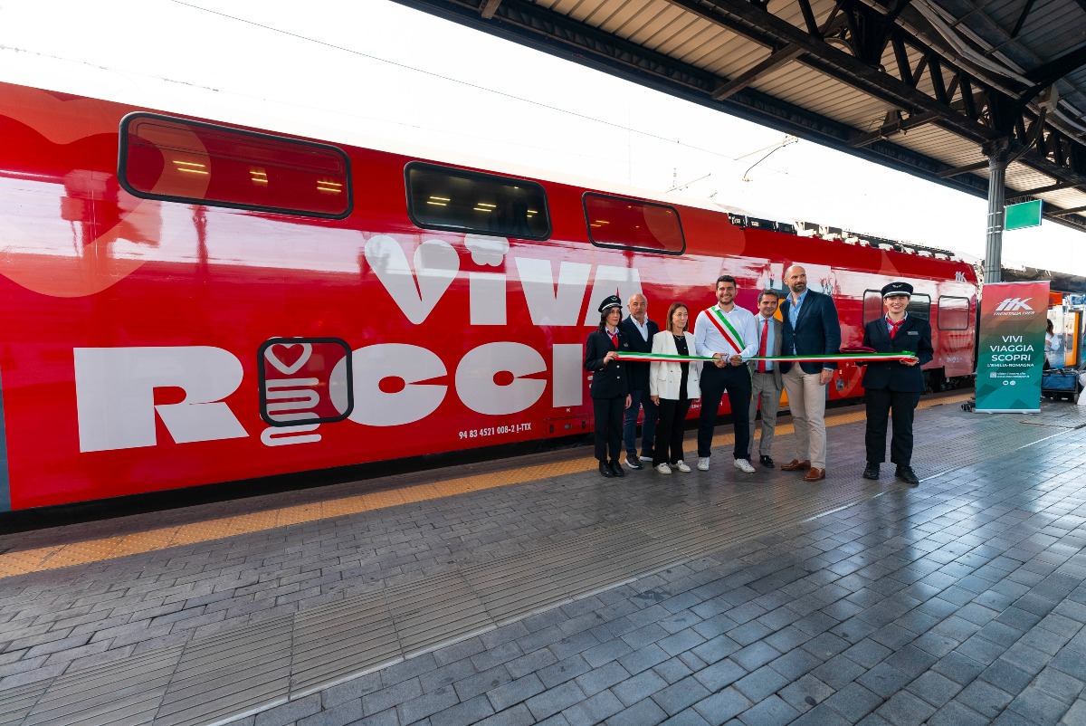 Colorato, green e super social: ecco il treno che porterà Riccione in tutta Italia -