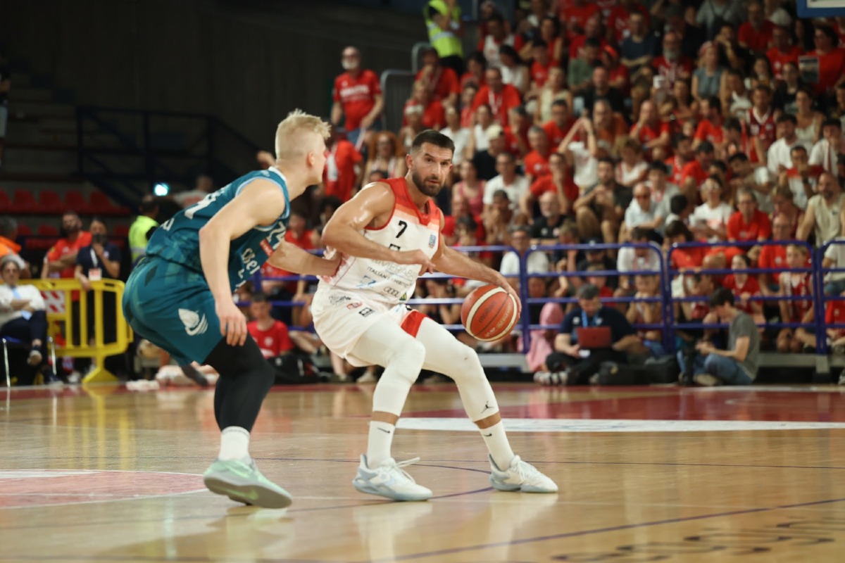 Basket A2, finale playoff: il primo round è di Cantù (82-86) - Foto Nicola De Luigi