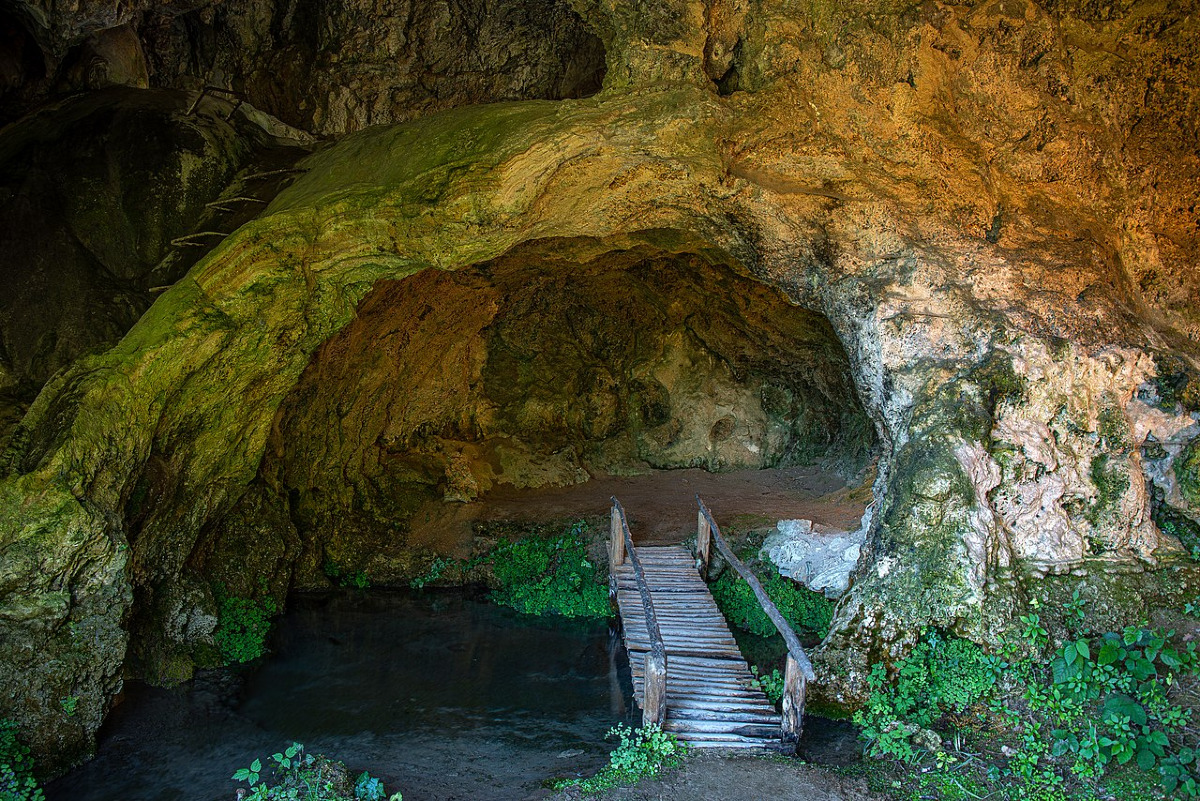 Un angolo di Bologna che devi conoscere | Le Grotte di Labante e una cascata che sfida la logica - Foto: Luciano Bernardi/Wikipedia