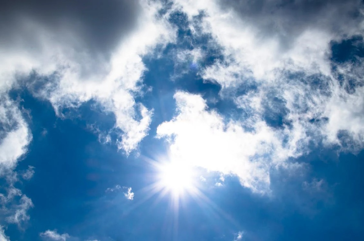 Venti da Nord-Est portano fresco, ma non rovinano il sole riminese -