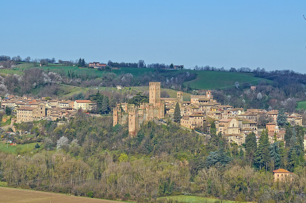 Un viaggio che ti catapulta nel passato emiliano | La magia medievale di questo borgo nominato tra i più belli d'italia - Foto: Terensky/Wikipedia