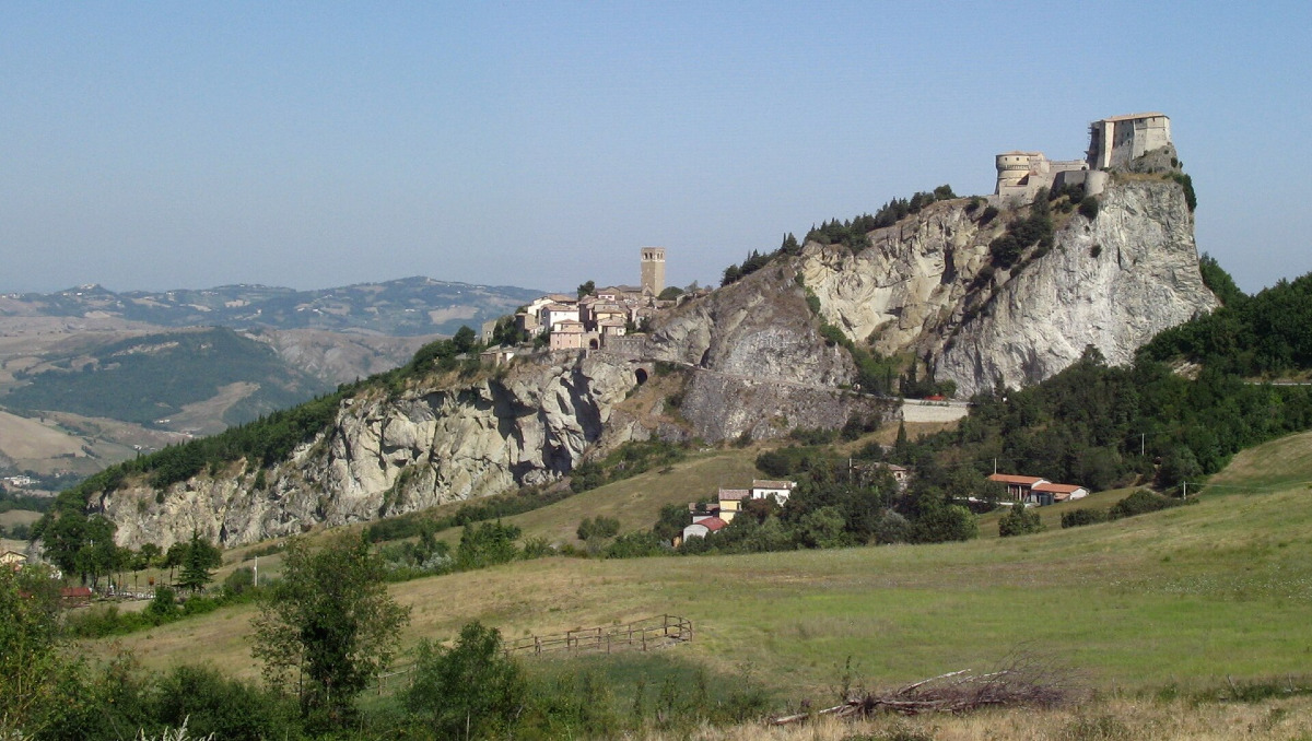 Un posto dove il tempo sembra fermarsi | Il borgo riminese citato anche da Dante - Foto: Toni Pecoraro/Wikipedia
