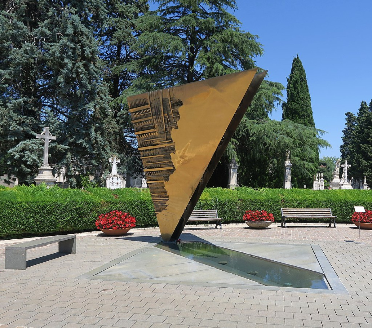 Il lato di Rimini che pochi conoscono | Cimitero Monumentale e la storia che pochi conoscono - Foto: Joern M/Wikipedia