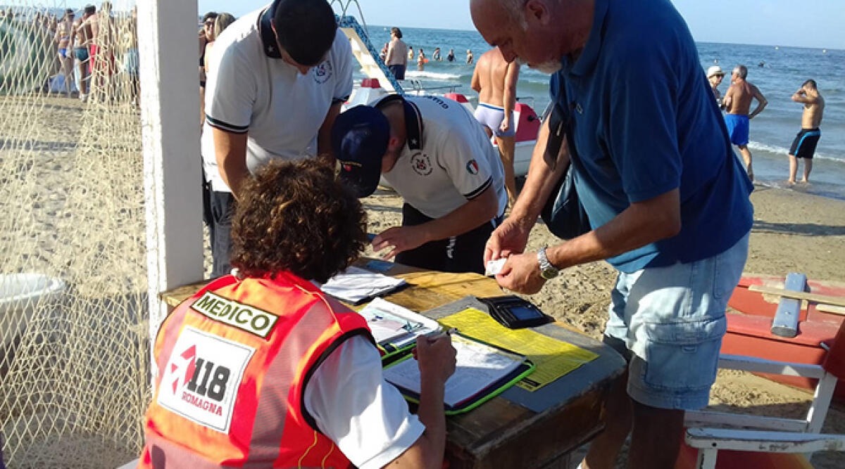 Malore fatale in spiaggia a Riccione: 51enne muore davanti agli occhi delle figlie - Repertorio (dal web)