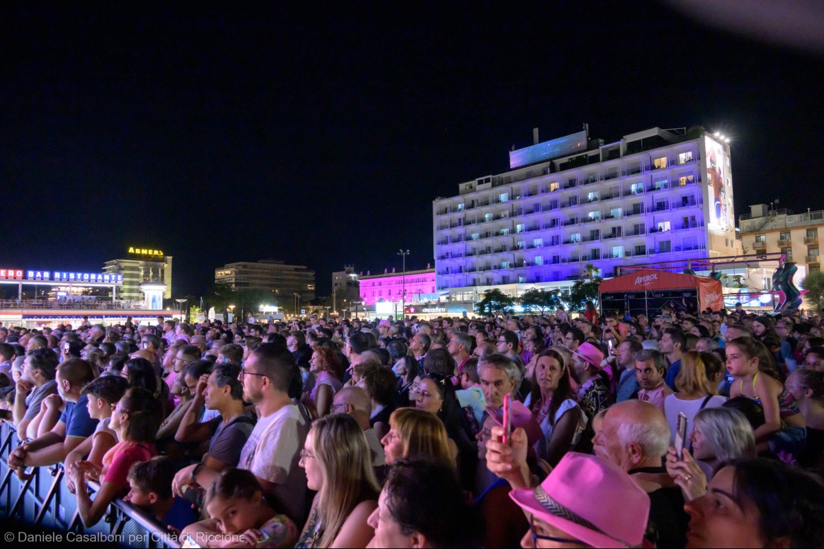 Riccione balla sotto le stelle: tutto quello da sapere sulla nuova Hits’ Summer Night della Notte Rosa -
