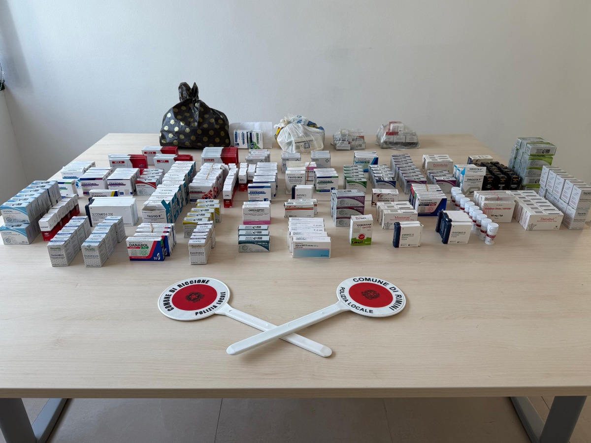 Blitz ai Padulli: 360 scatole di anabolizzanti sequestrate in un'abitazione, coppia denunciata - 