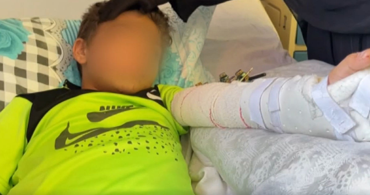 Adam è arrivato a Milano. La madre ringrazia l’Italia - Un fermo immagine servizio Rai Uno