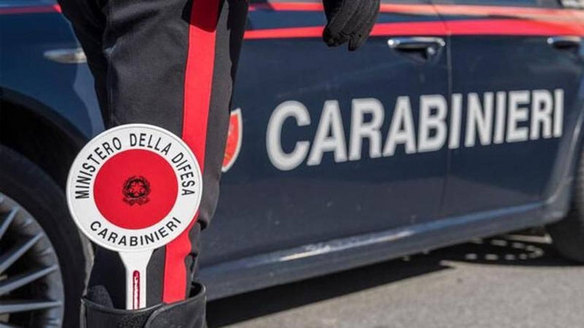 Minorenni rapinati in spiaggia a Riccione: fermato un giovane in fuga - 