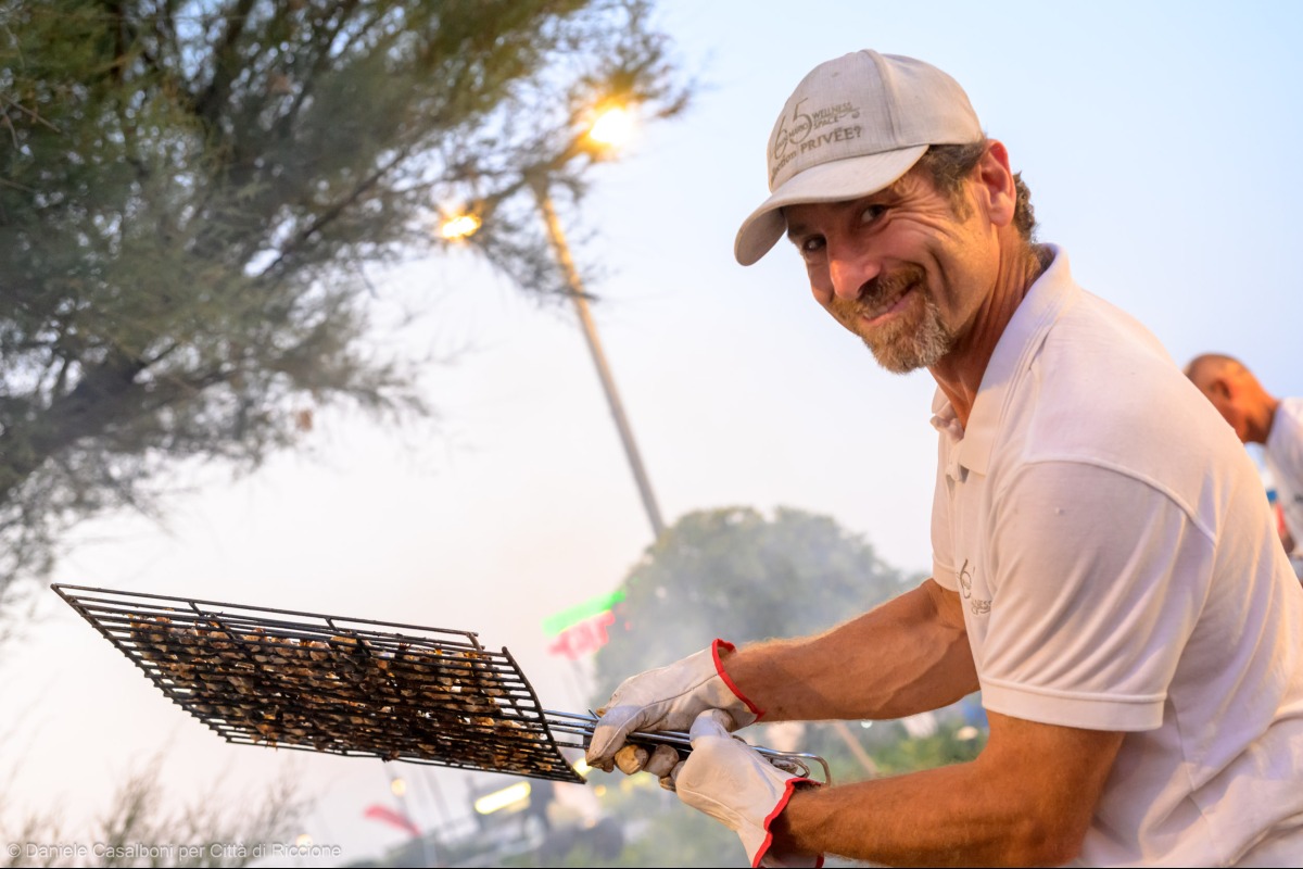 Sardoncini, piadina e fuochi: la Rustida accende l’estate riccionese -