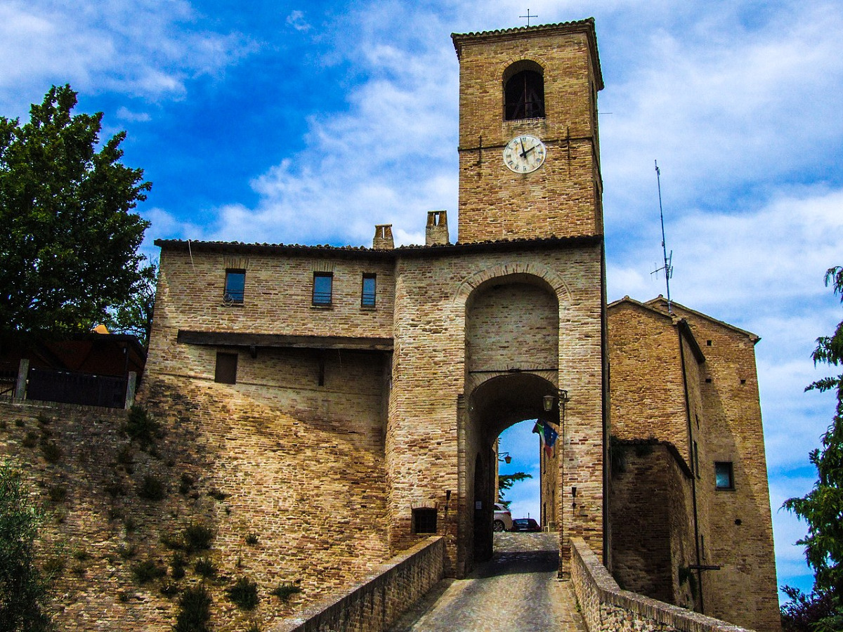 Una roccaforte che ha fatto la storia | Castello di Montegridolfo tra leggende e verità - Foto: Diego Baglieri/Wikipedia