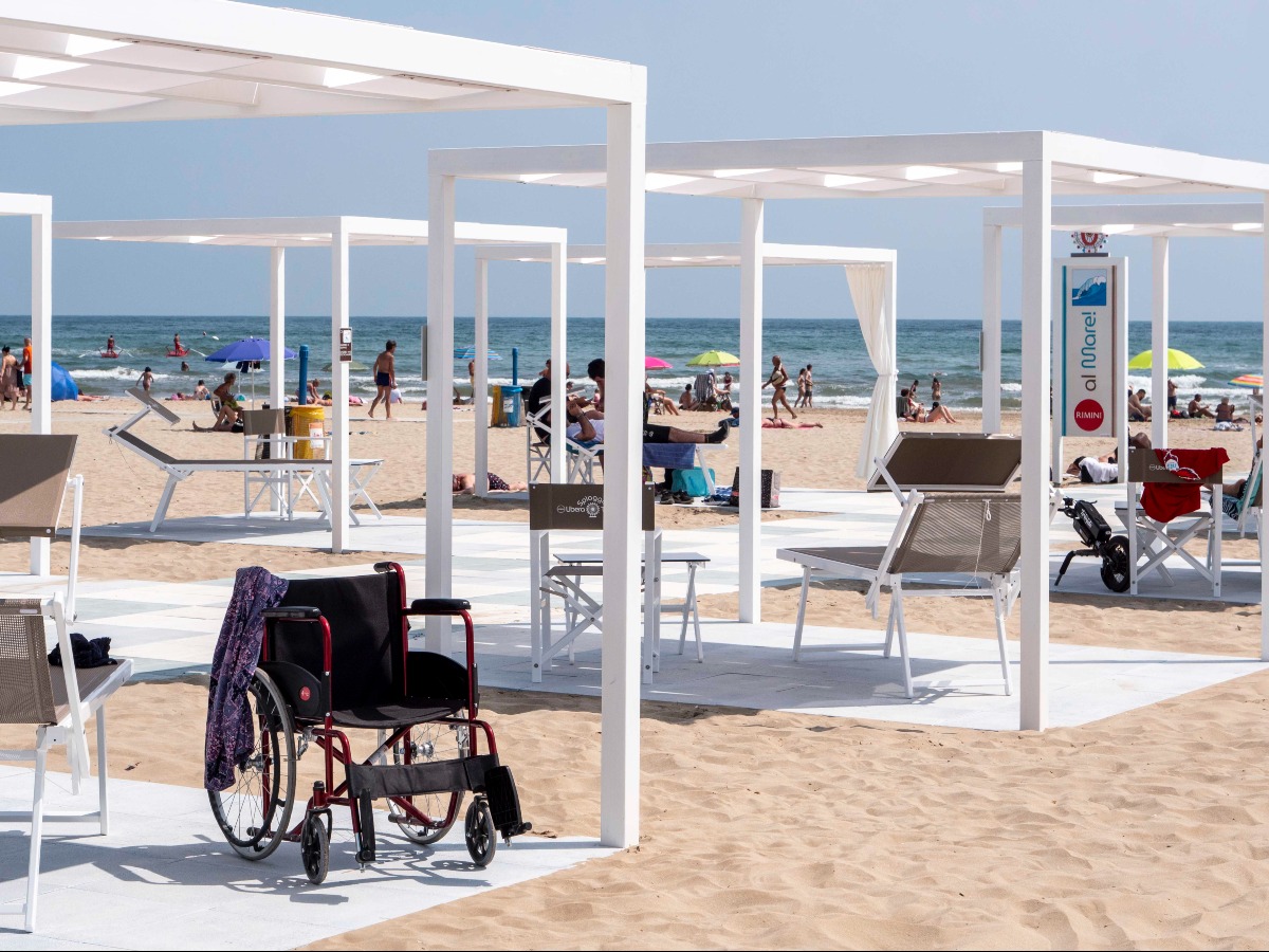 Rimini: inaugurata “Spiaggia Libera Tutti”, la spiaggia senza barriere - La spiaggia senza barriere 