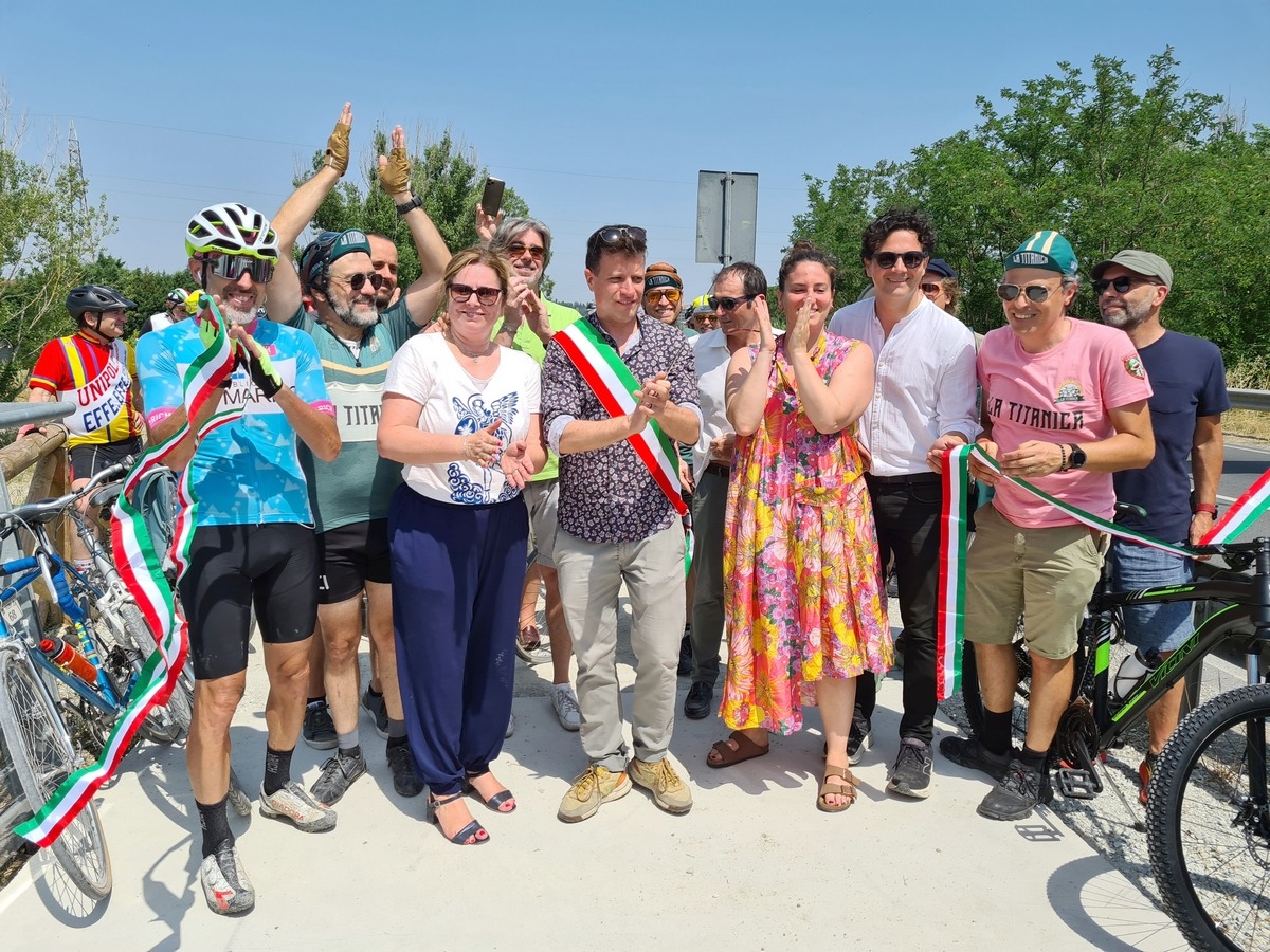 Inaugurata la nuova pista ciclabile di San Martino dei Mulini: anche il sindaco pedala -