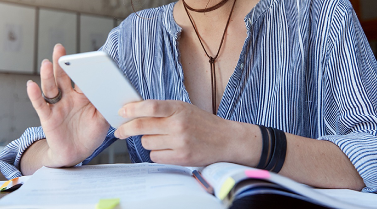 Stop ai cellulari in classe anche alle superiori - 