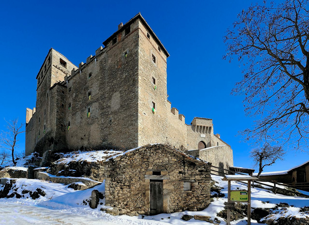 Questo luogo racconta una storia inaspettata | Un’epoca misteriosa da scoprire a Montecuccolo - Foto: Valter Turchi/Wikipedia