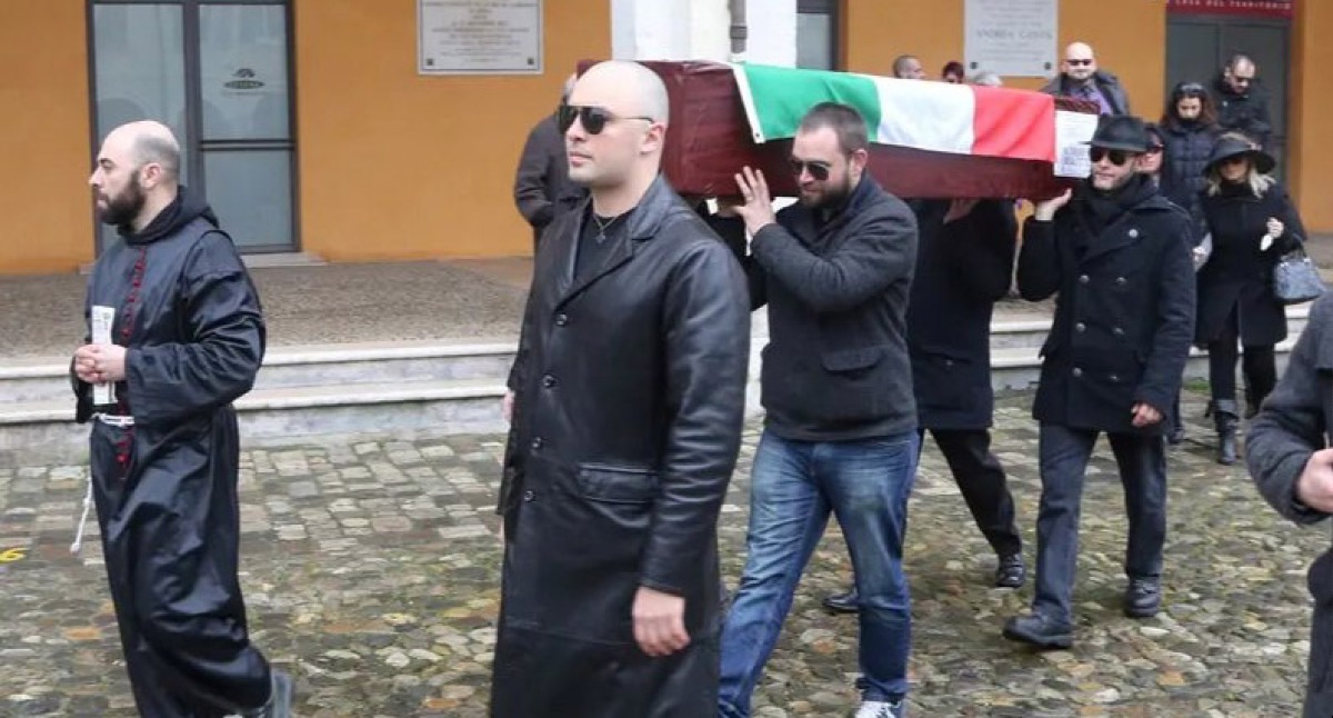 Finto funerale durante unione civile: reato prescritto per Mirco Ottaviani e gli ex Forza Nuova - Il finto funerale celebrato da Forza Nuova