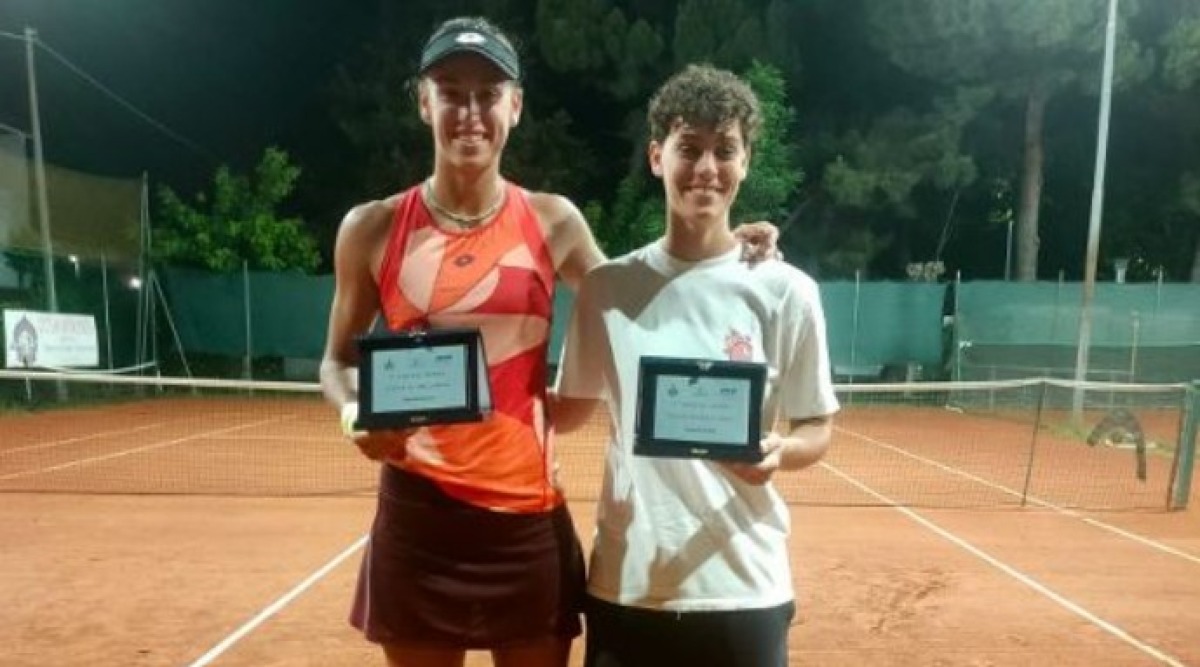 Tennis, 'Città di Bellaria': Schaefer e Grymalska le finaliste - La premiazione delle terze classificate Marta Lombardini ed Emma Ferrini