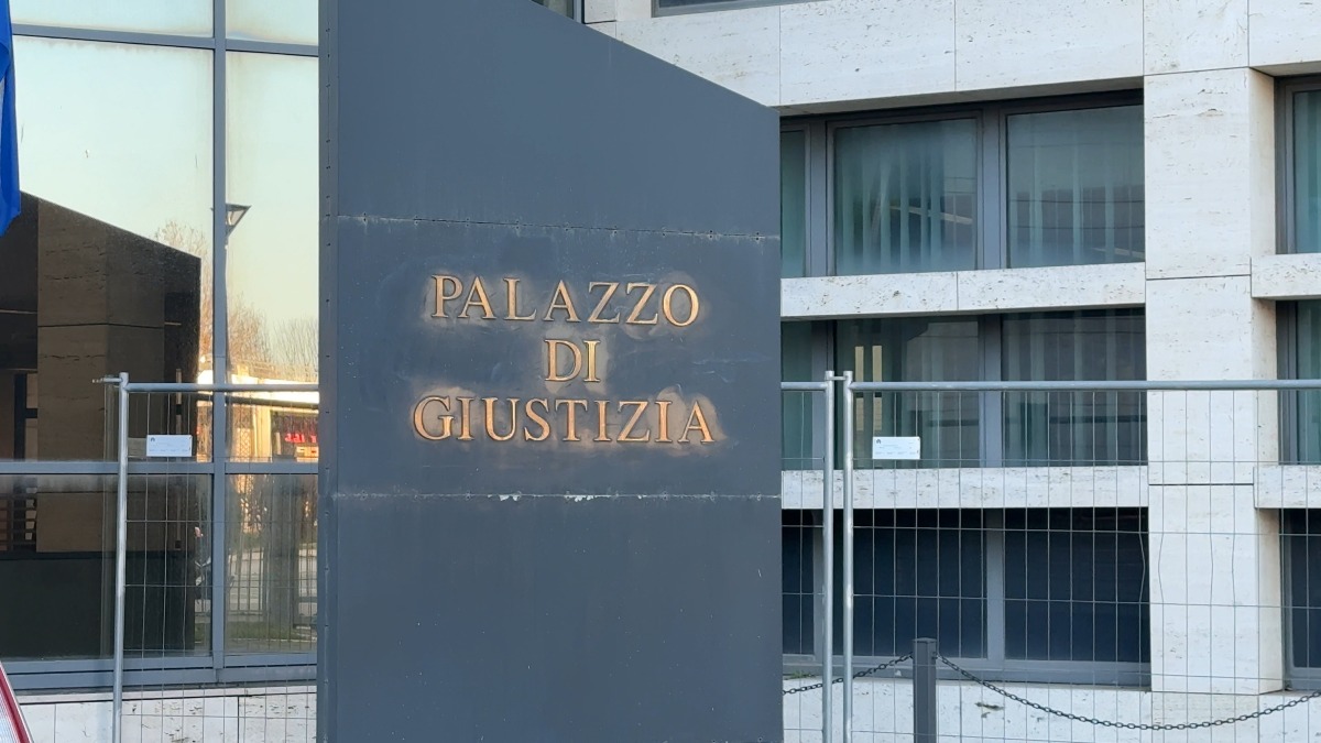 Rapina una farmacia armato di pistola giocattolo, condannato a 3 anni e mezzo -