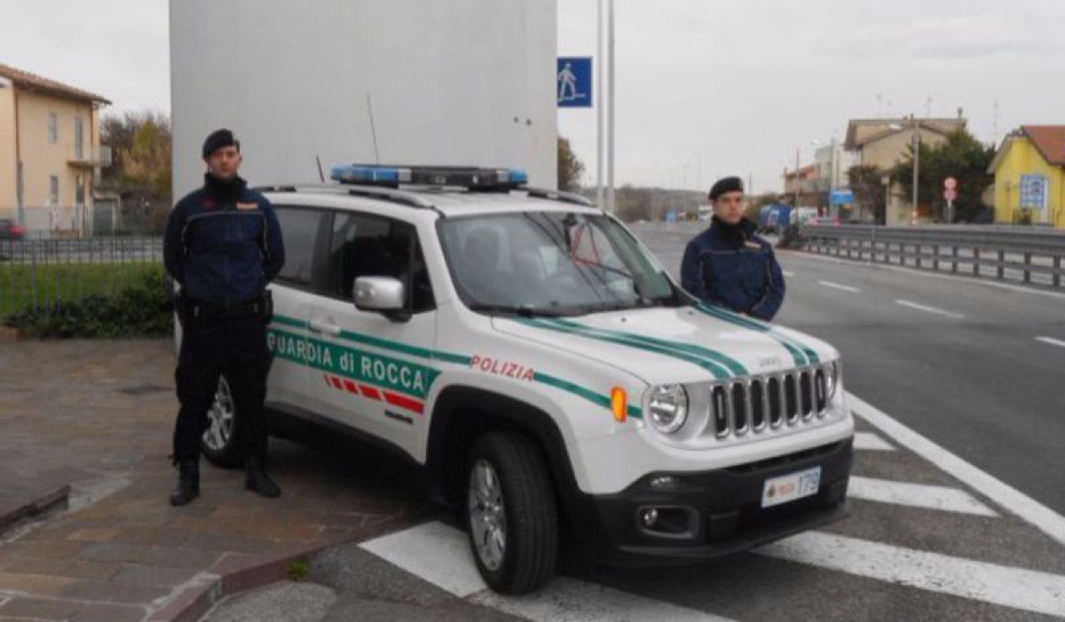 Donna con patente scaduta dal 2017: maxi sanzione per evitare il carcere -