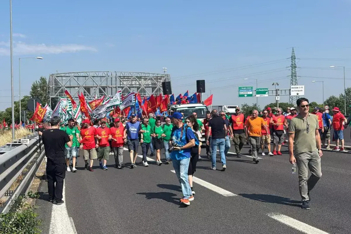 Metalmeccanici in piazza, rischio denunce per l’ingresso in tangenziale - © Ansa