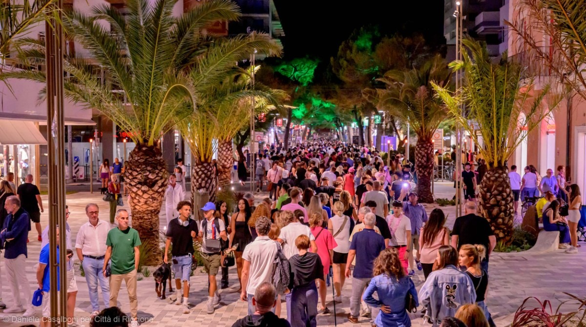 Riccione in rosa: ha preso il via il weekend di spettacoli, benessere e divertimento -
