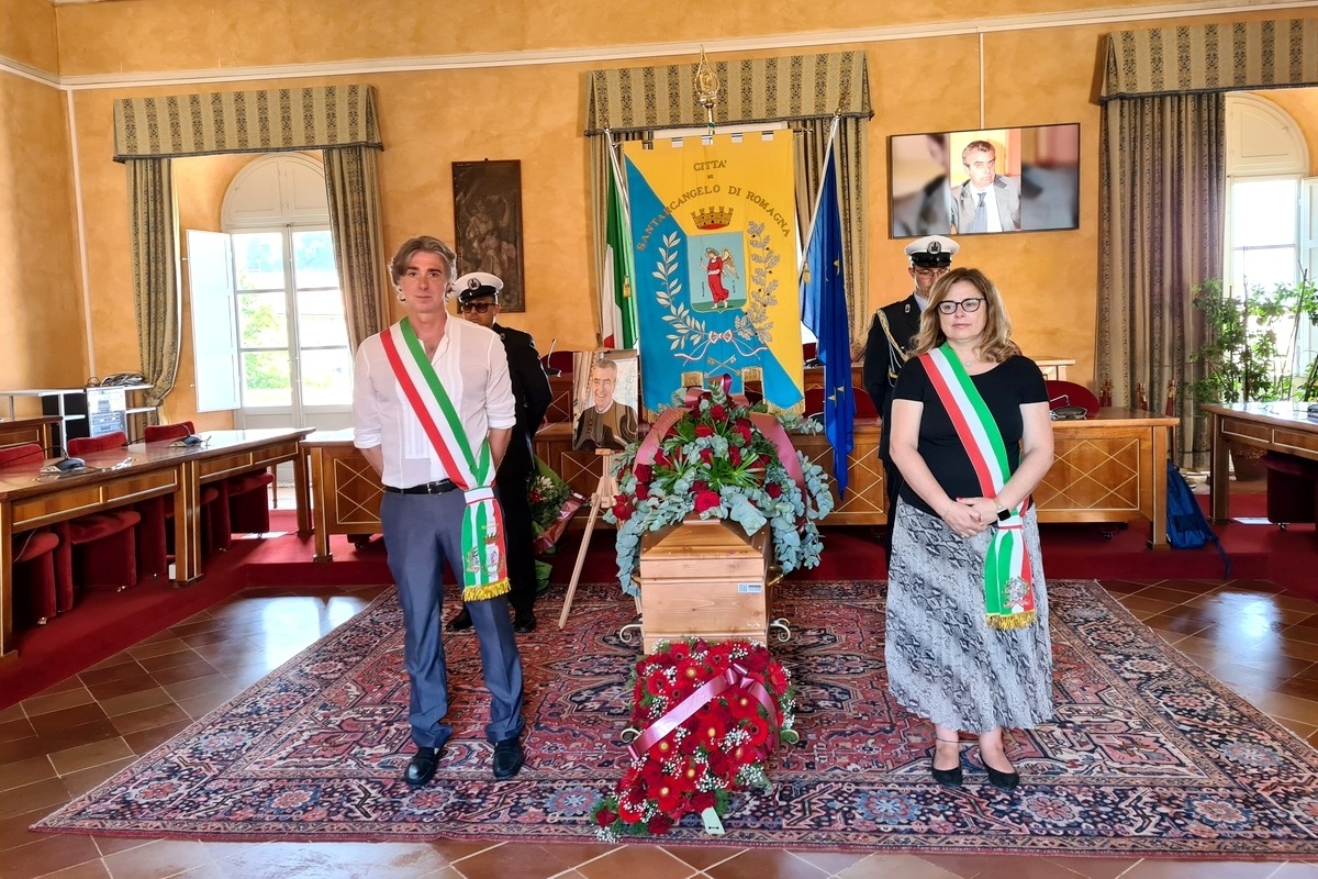 L'ultimo saluto a Massimo Paganelli: "Grande dedizione: era l'uomo giusto al posto giusto" -