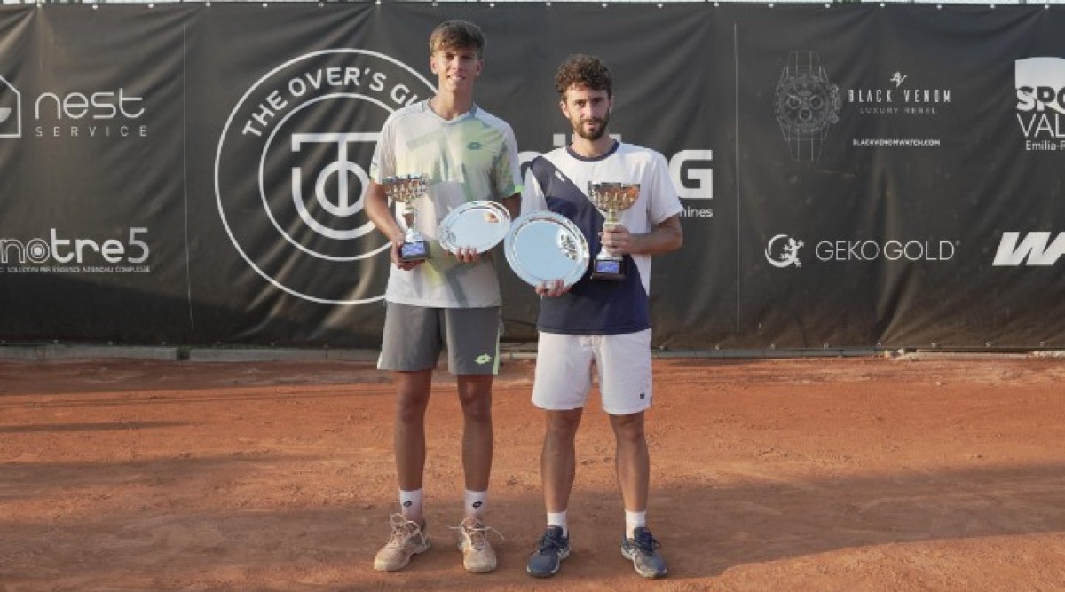 Tennis, il torneo ITF 'The Over's Gys-Omag' è di Manuel Mazza - I due finalisti (foto Tennis Tales)