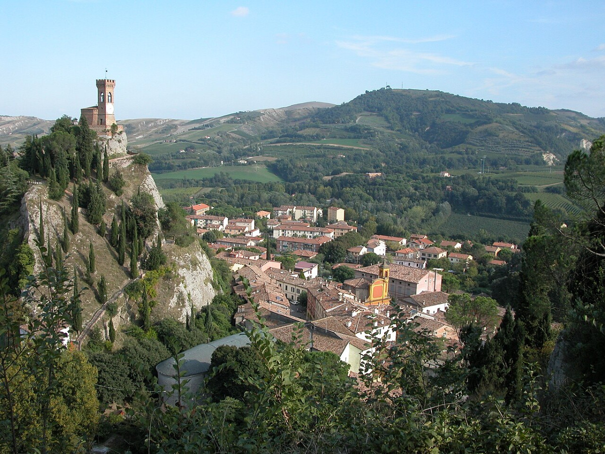 Un cammino che racconta più di quanto immagini | Borgo di Brisighella tra storia e leggende dimenticate - Foto: Carlo Pelagalli/Wikipedia
