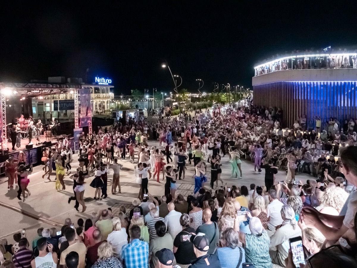 La Liscio Street Parade conquista Rimini -