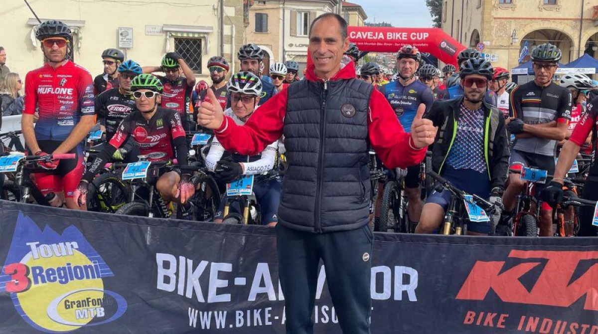 Novafeltria capitale della Mountain Bike: Si assegnano i titoli italiani - Partenza della Gran Fondo 2024, in primo piano Davide Soli (Valmaracing)