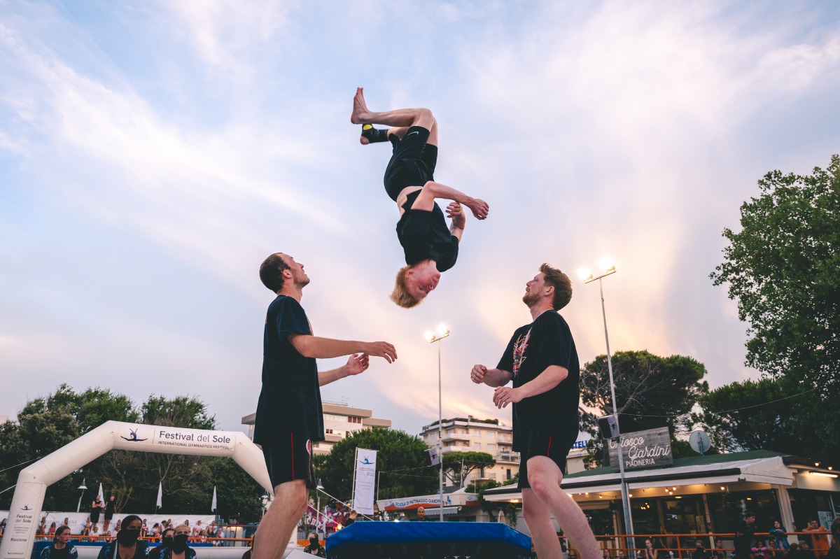 Festival del Sole a Riccione, esibizioni ginniche di atleti provenienti da 15 paesi -