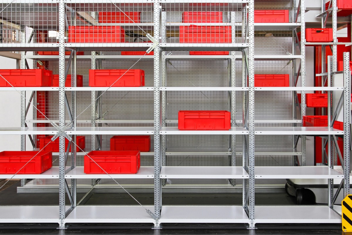 Scaffali metallici componibili: resistenza, design e funzionalità a misura d’impresa -