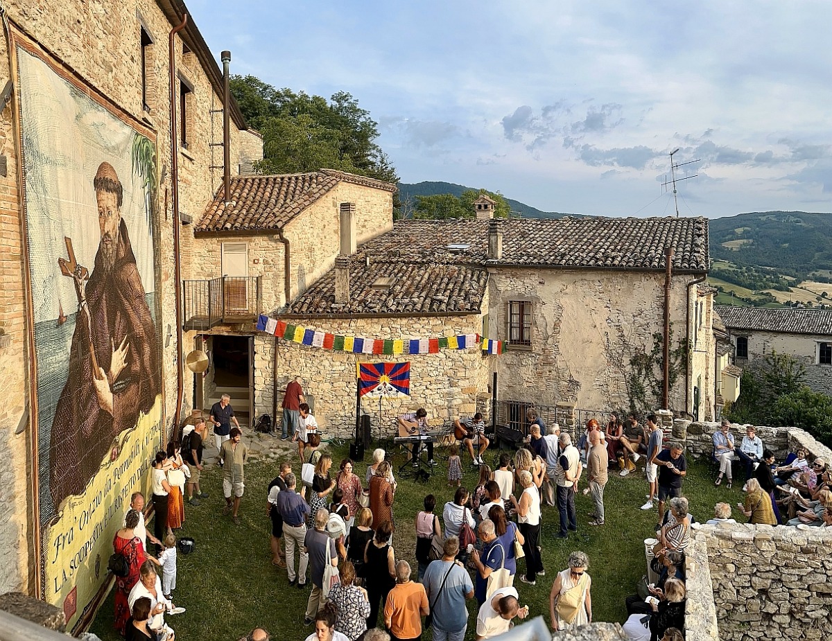 Fra’ Orazio torna a casa: inaugurato a Pennabilli il percorso tra Cappuccini e Dalai Lama -