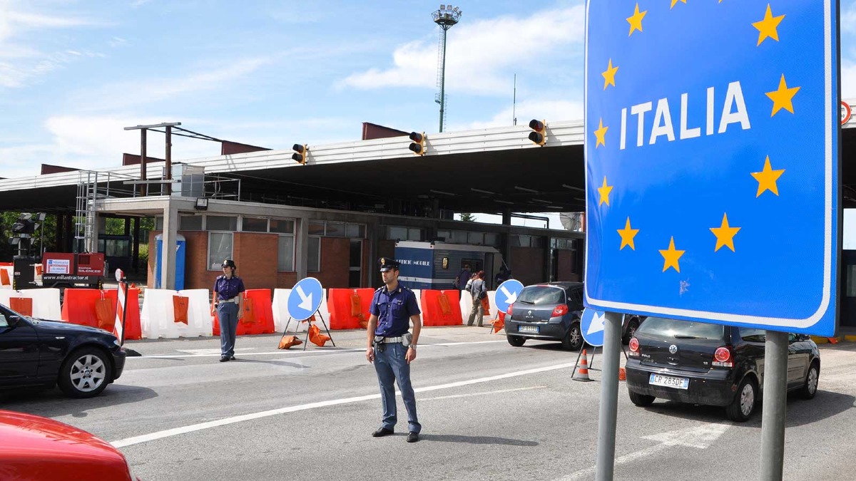 Esperto ladro rientra in Italia 5 mesi dopo l'espulsione con documenti falsi: condannato a 6 mesi - Polizia di Frontiera (repertorio)