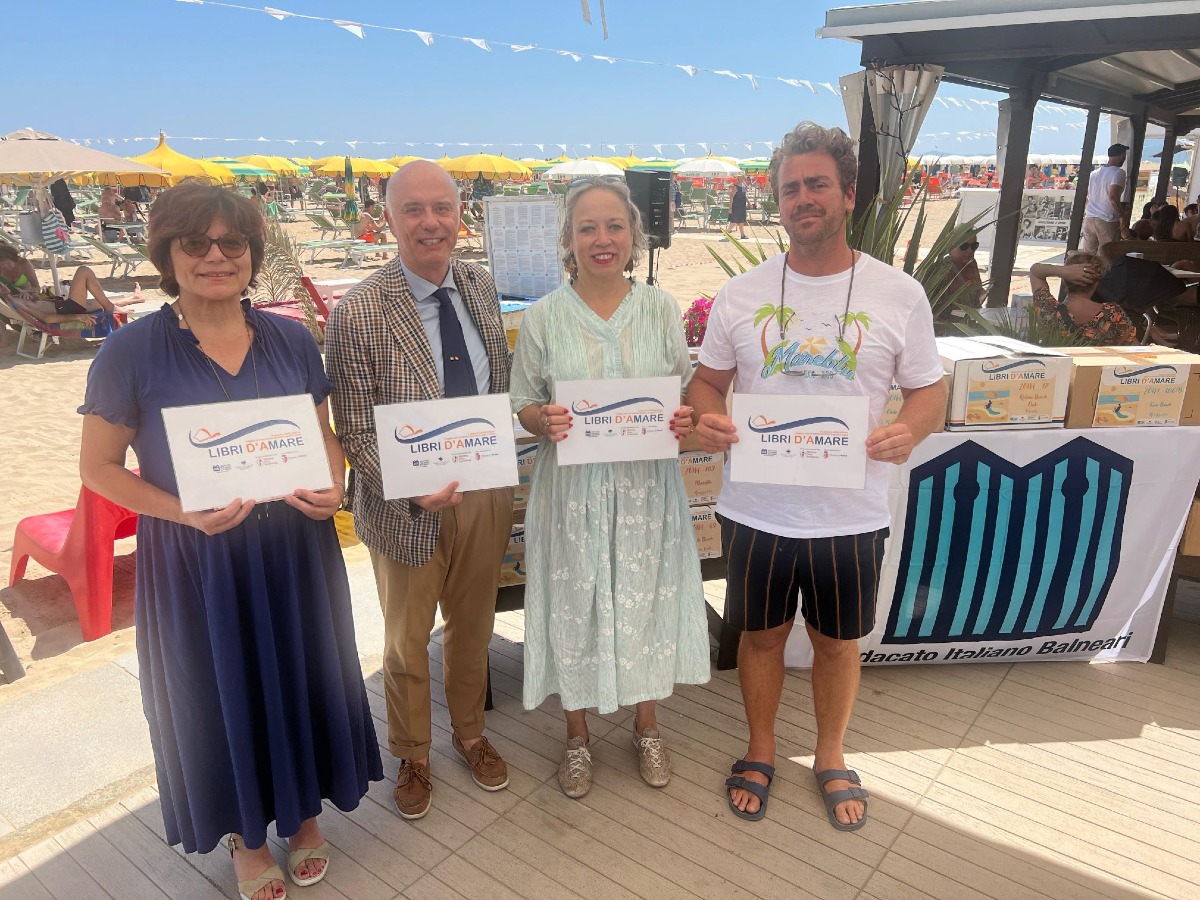 Rimini, "Libri d'Amare" porta il piacere della lettura in spiaggia -