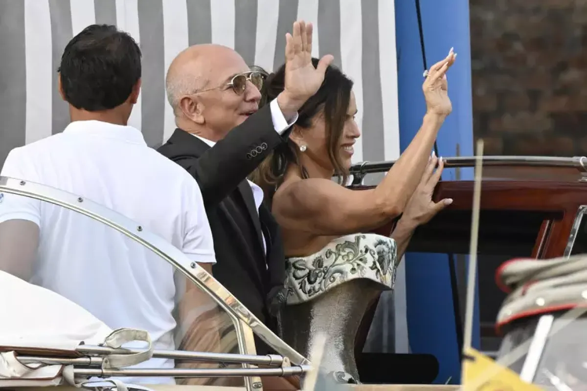 Oggi le nozze di Bezos e Sanchez: vip, party blindati e tensioni a Venezia - © Ansa