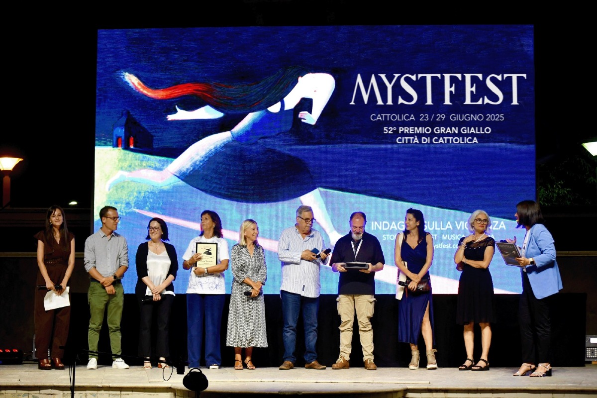 Carlo Lucarelli riceve il VII Premio Andrea G. Pinketts per l’impegno a favore delle vittime di reato -